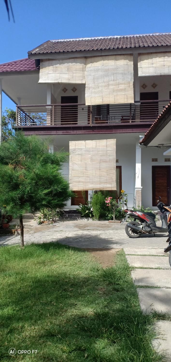 Property building, Facade/entrance, Garden