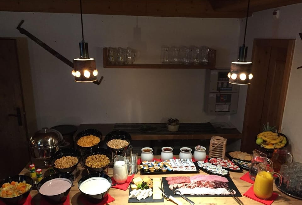 Food and drinks, Food, Breakfast, Continental breakfast, Buffet breakfast, Drinks