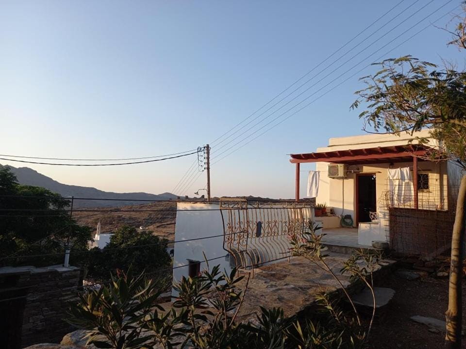 Facade/entrance, View (from property/room)