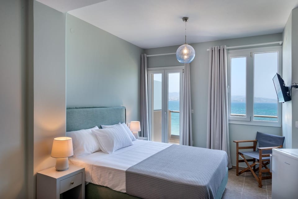 Bed, Photo of the whole room, Bedroom, Sea view