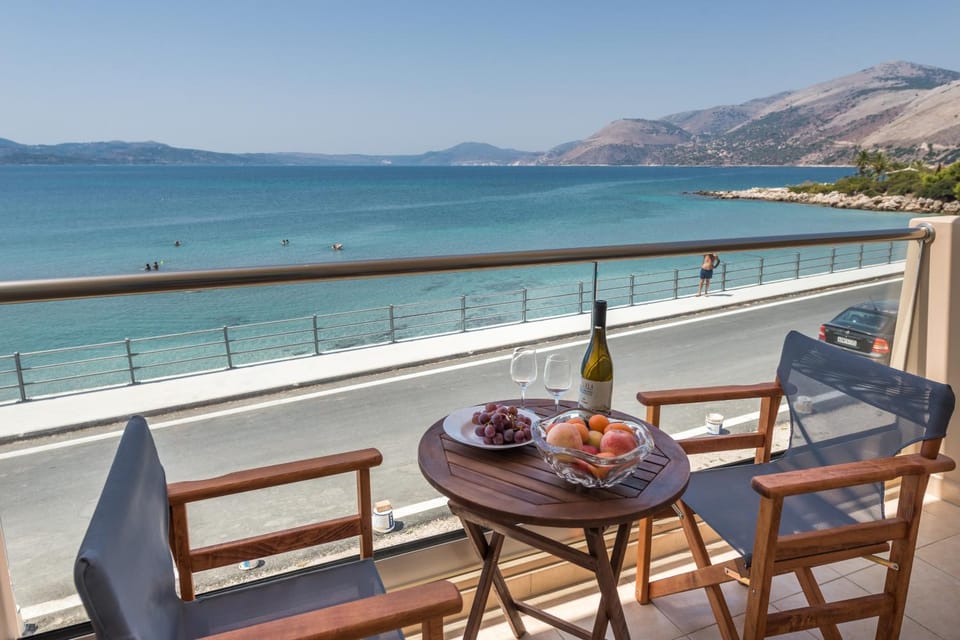 Balcony/Terrace, Food and drinks, Food, Sea view, Drinks