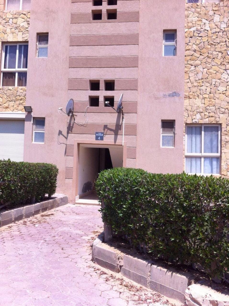 Property building, Day