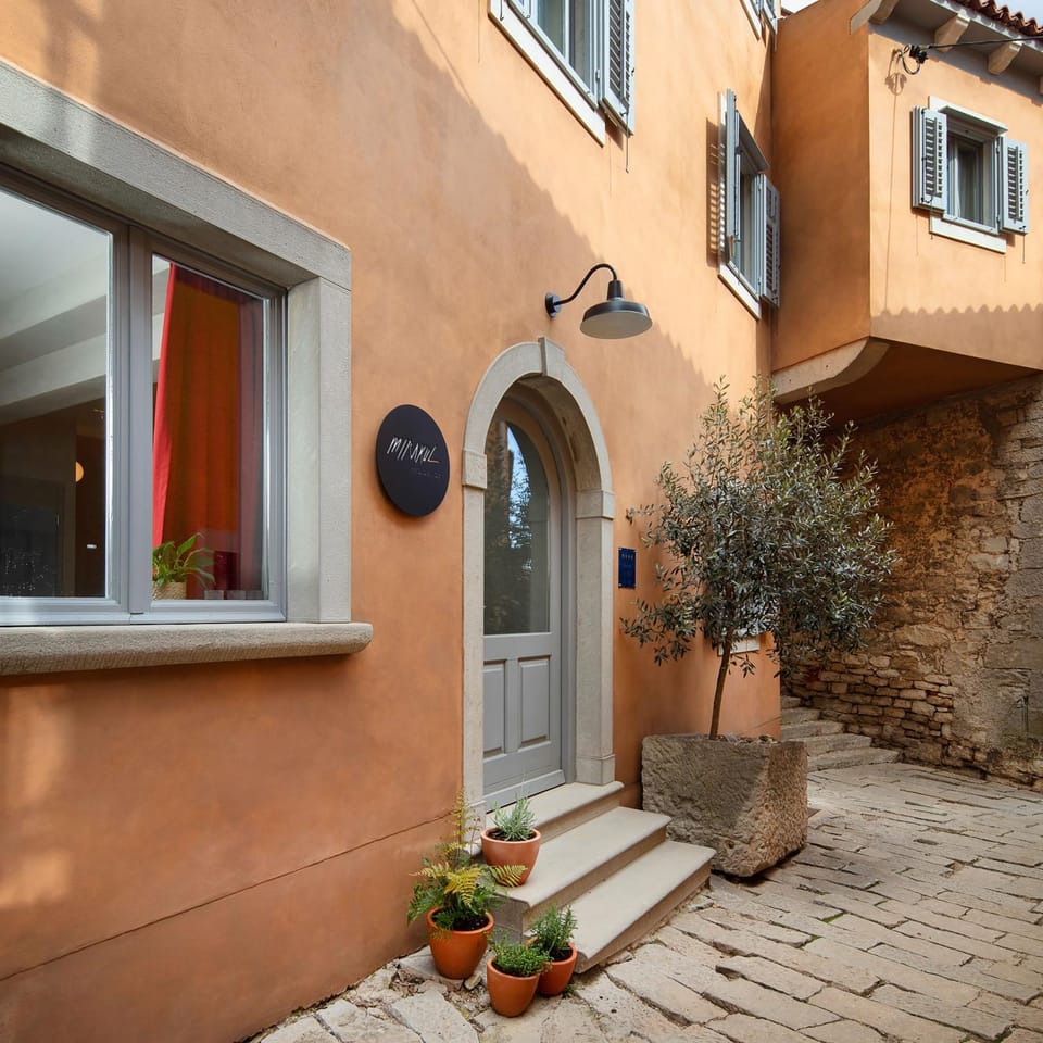 Property building, Facade/entrance