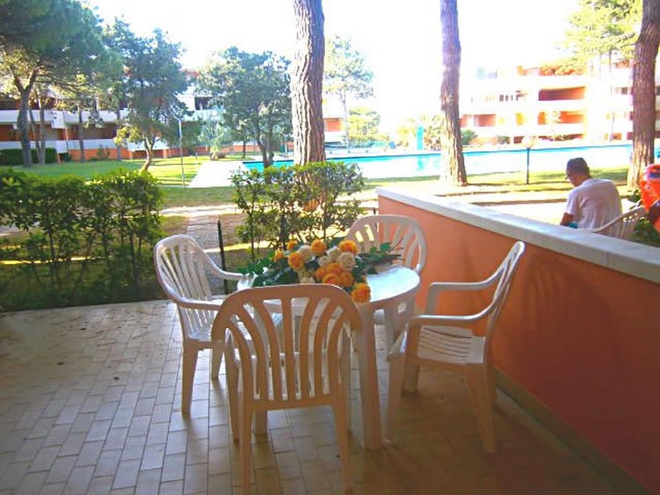 Garden, Balcony/Terrace, Pool view