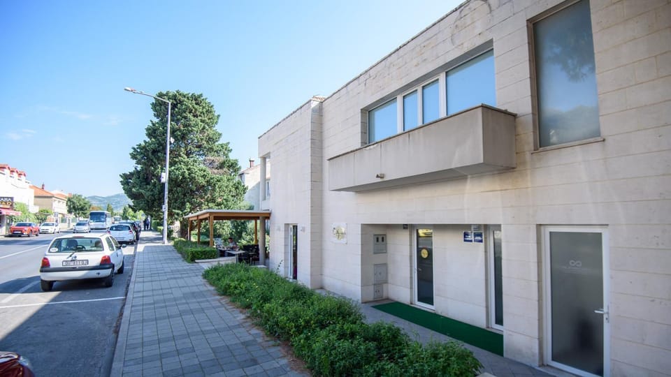 Property building, Facade/entrance