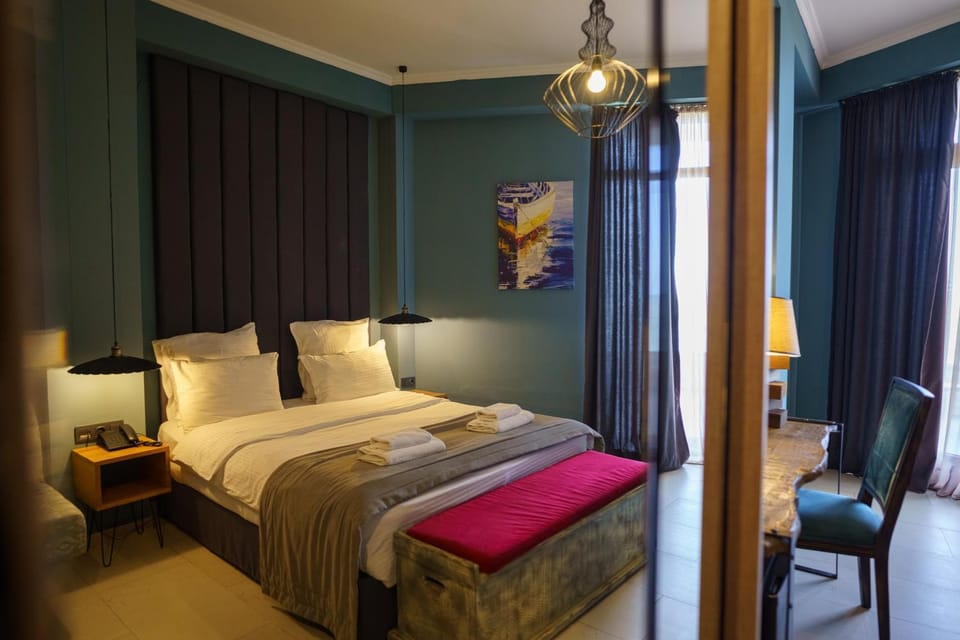 Bed, Seating area, Bedroom
