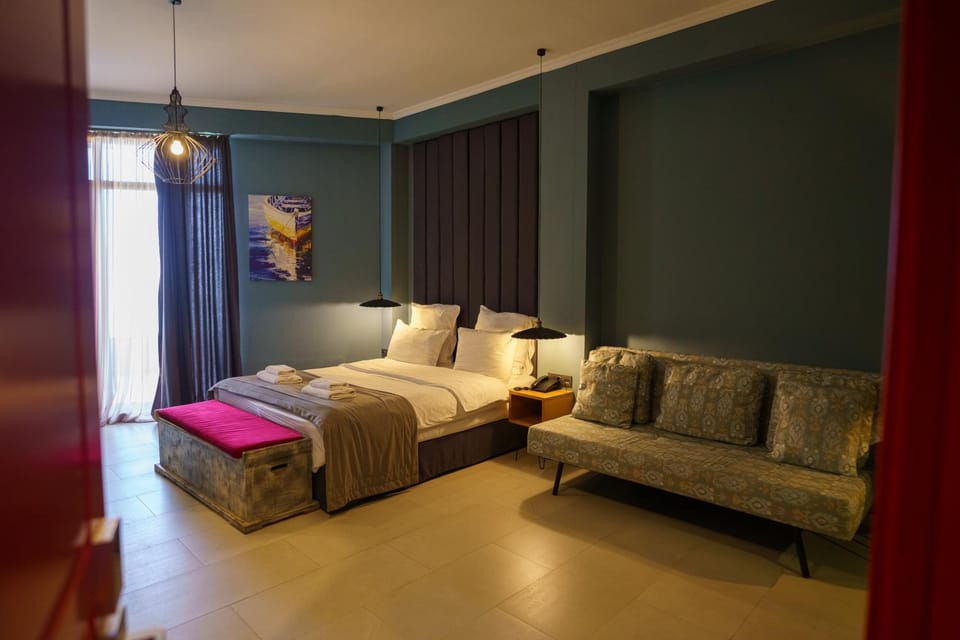 Bed, Seating area, Bedroom