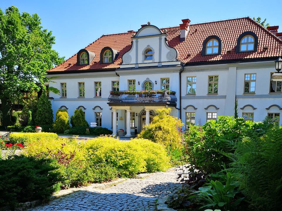 Property building, Facade/entrance, Garden