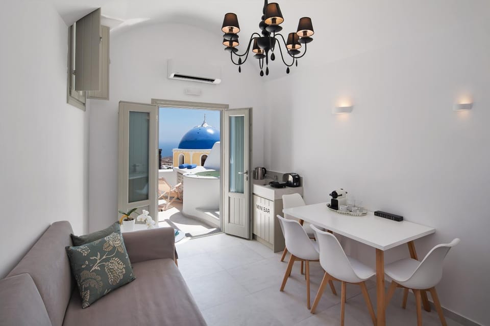View (from property/room), Living room, Seating area