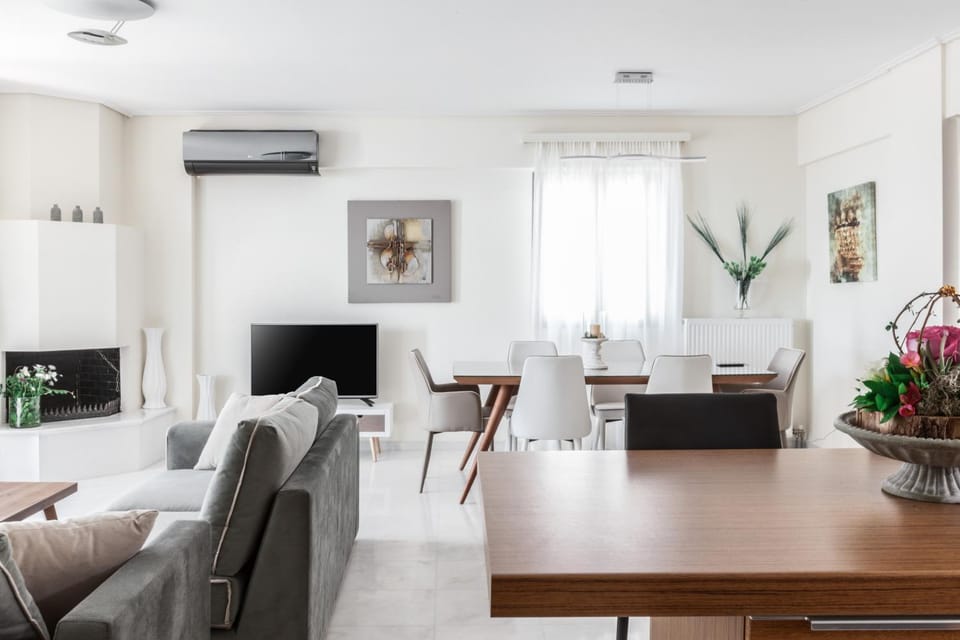 Living room, Photo of the whole room, Seating area, Dining area