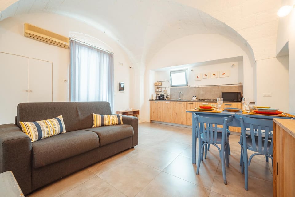 Kitchen or kitchenette, Living room, Seating area, Dining area, minibar, pet friendly, stove