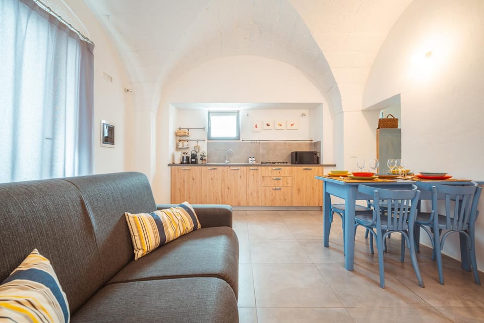 Kitchen or kitchenette, Living room, Seating area, Dining area, minibar, pet friendly, stove