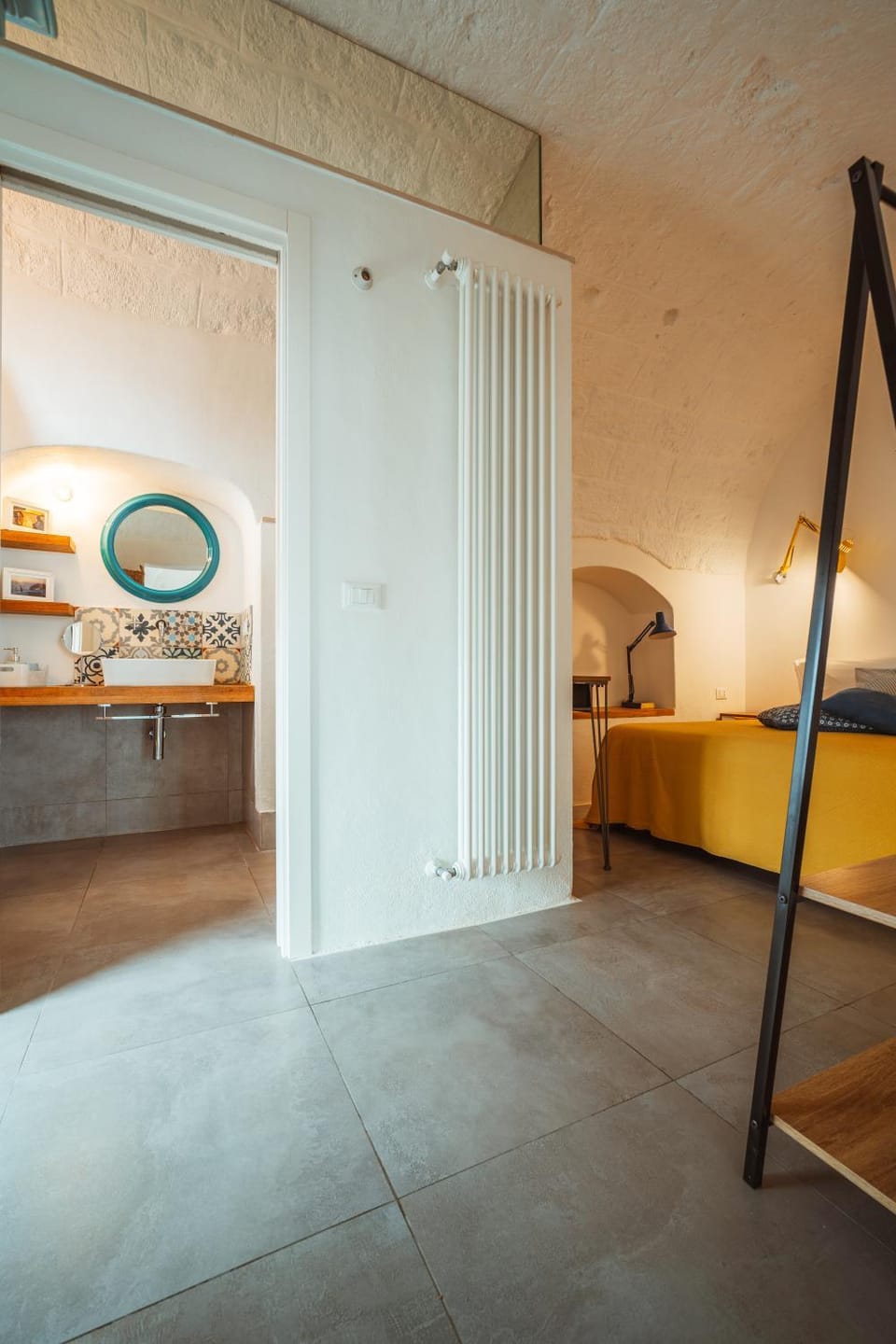 Bed, Photo of the whole room, wardrobe