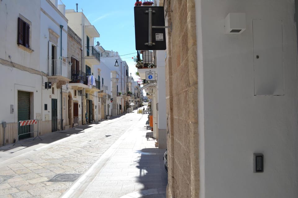 Neighbourhood, City view, Street view, Location