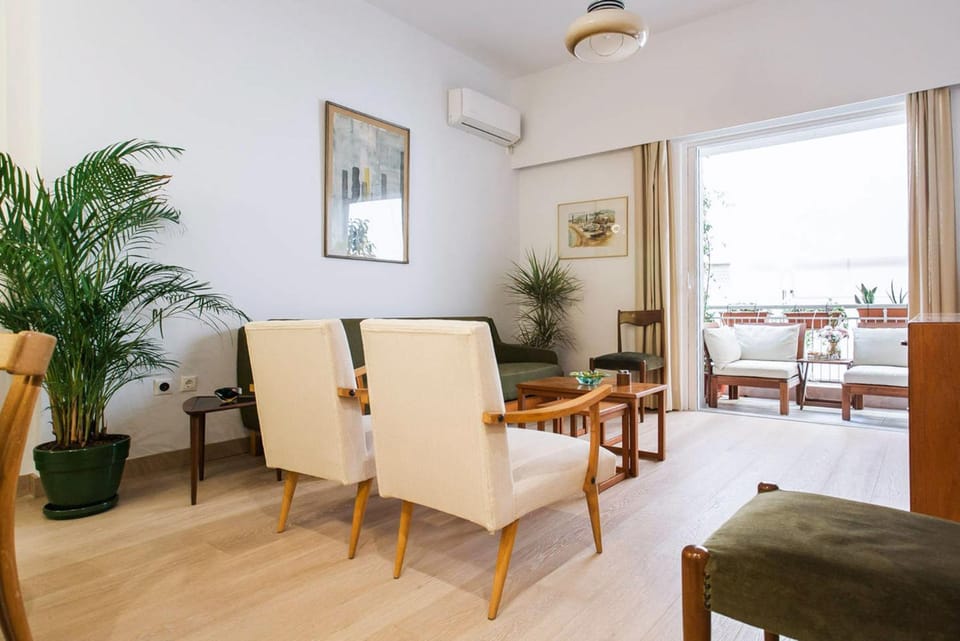 Day, Summer, Balcony/Terrace, Living room, Photo of the whole room, Decorative detail, Seating area, On site