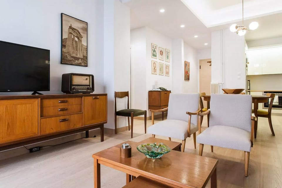 Day, Summer, TV and multimedia, Living room, Photo of the whole room, Decorative detail, Seating area, Dining area, On site
