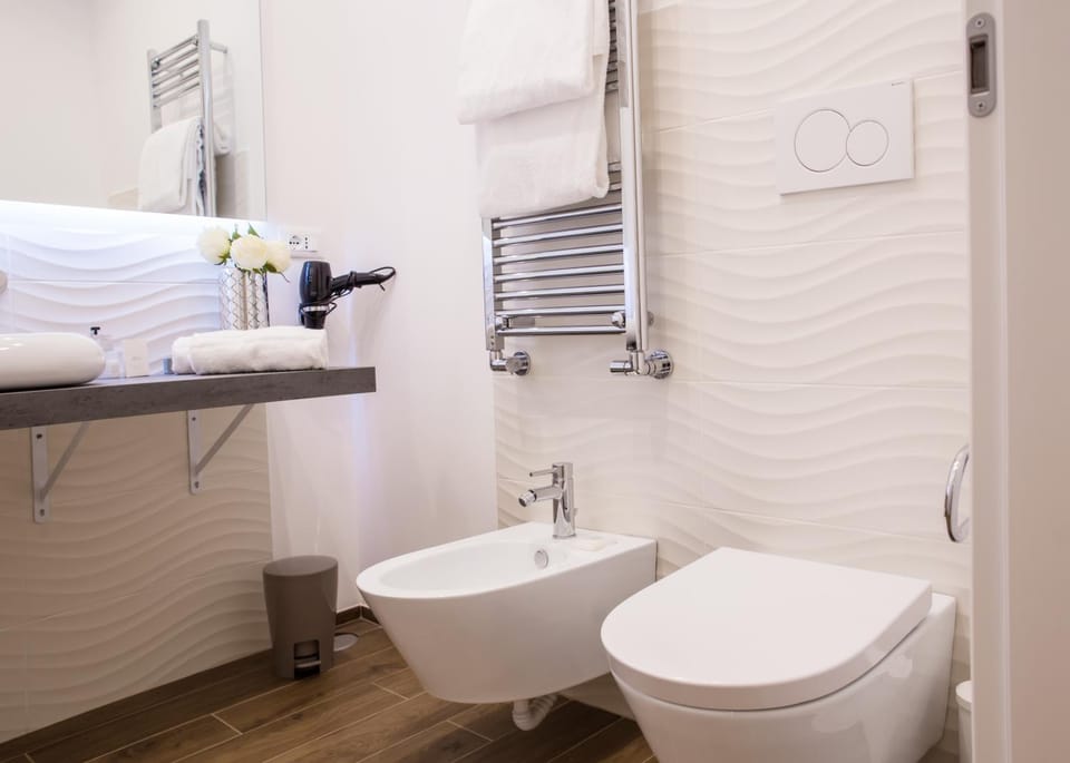 Bathroom, Decorative detail