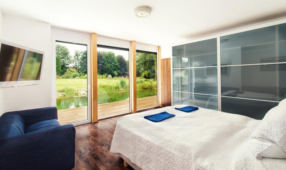 Bed, Bedroom, Garden view, Lake view