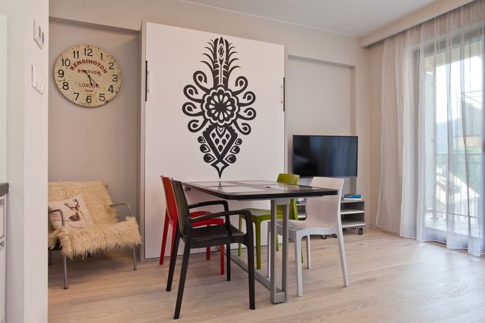 Communal lounge/ TV room, TV and multimedia, Living room, Seating area