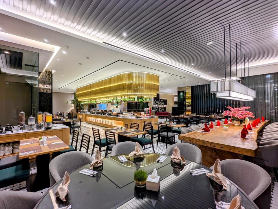Restaurant/places to eat, Food and drinks, Food, Buffet breakfast, Lunch, Dinner, Drinks