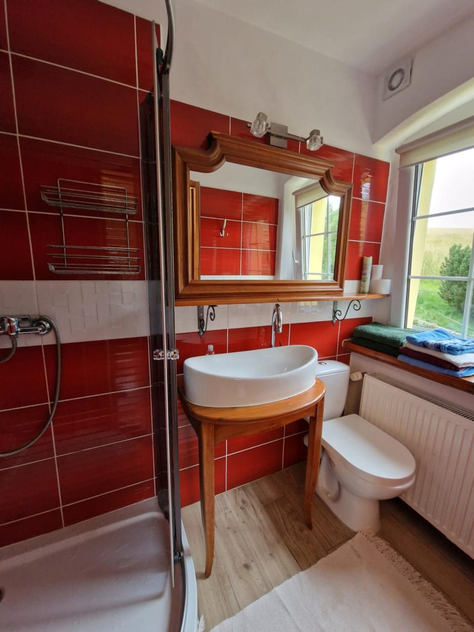 Shower, Toilet, Bathroom, towels
