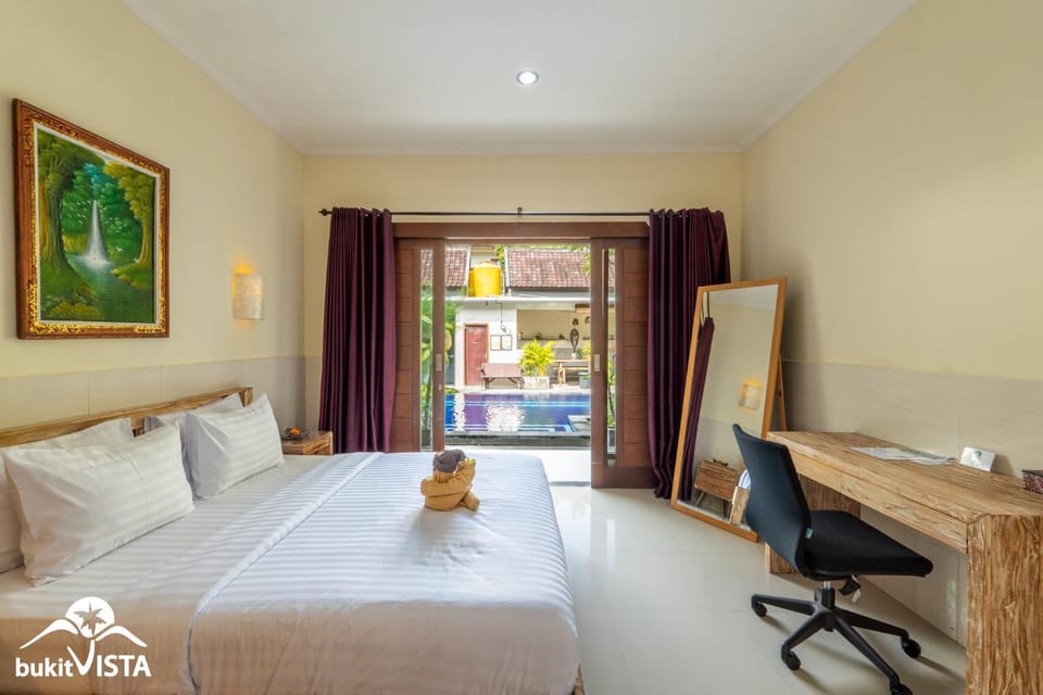 Bed, Photo of the whole room, Seating area, Bedroom