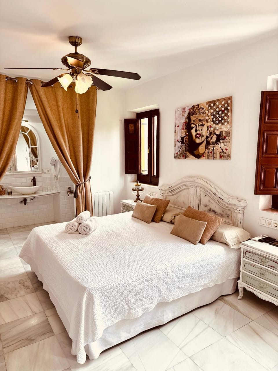 Bed, Bathroom, Photo of the whole room, Bedroom