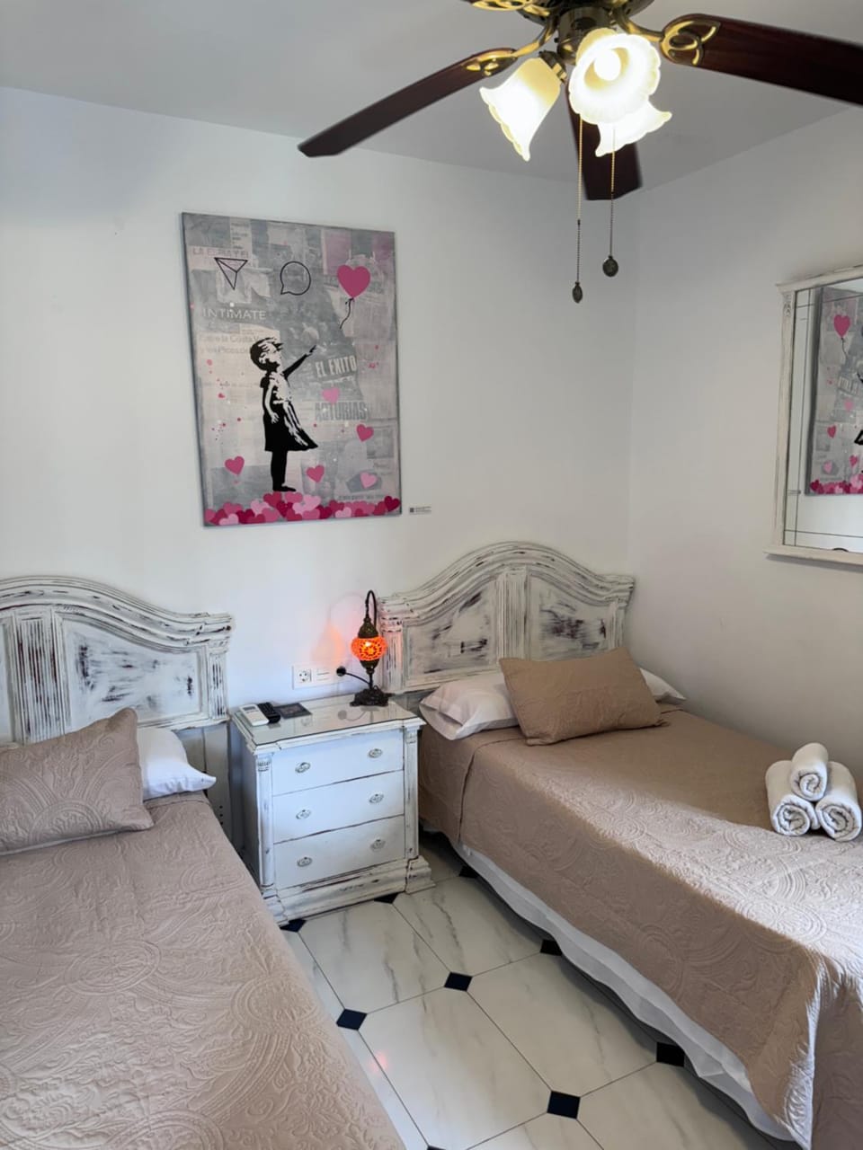 Bed, Photo of the whole room, Decorative detail, Bedroom