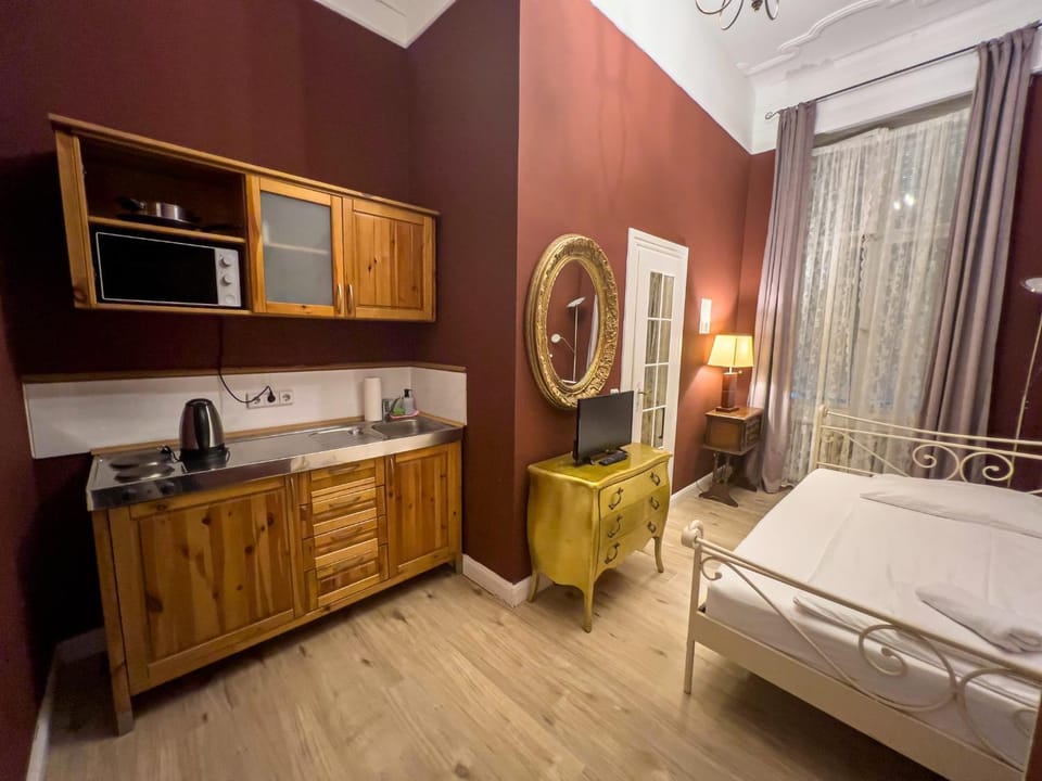 Bed, Kitchen or kitchenette, Photo of the whole room