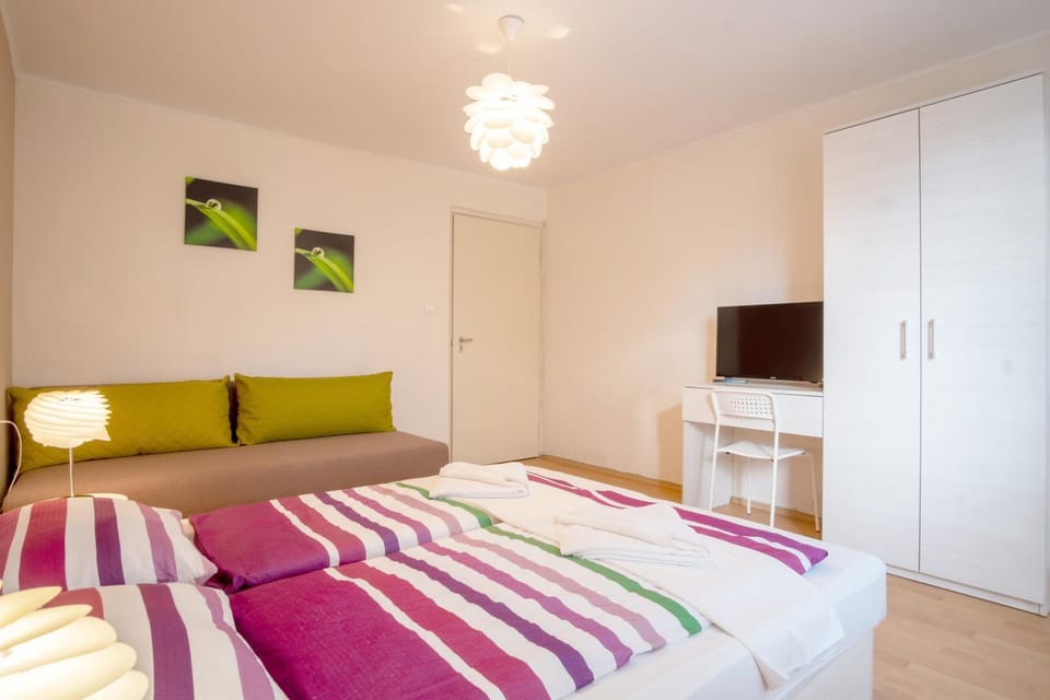 Bed, Photo of the whole room, Bedroom, wardrobe