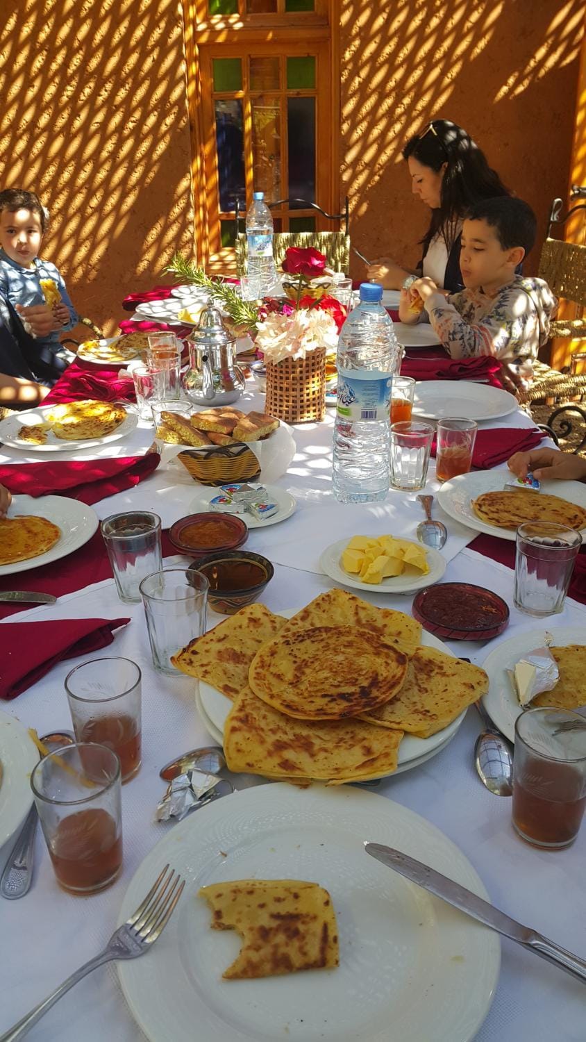 Area and facilities, Breakfast