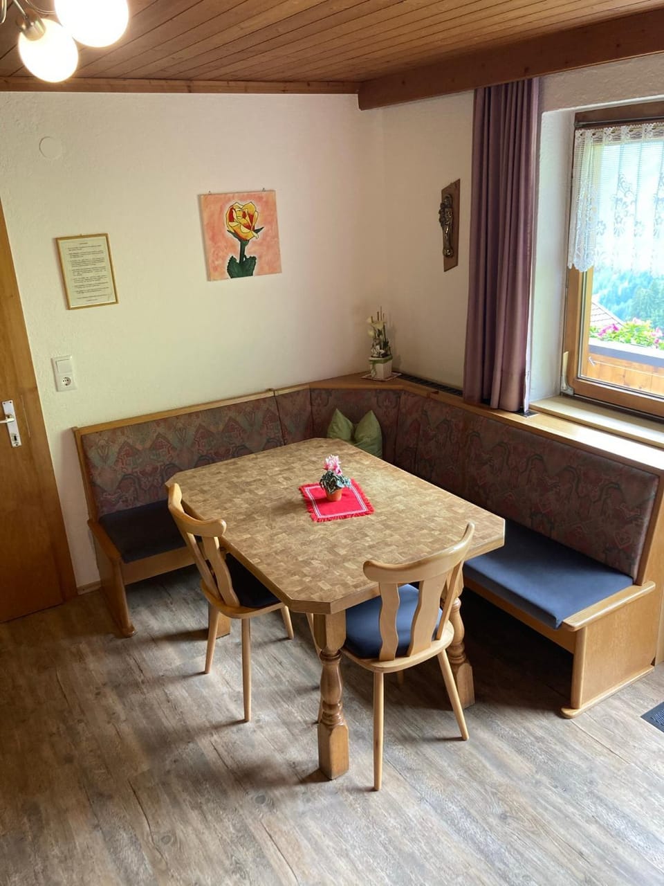 Seating area, Dining area