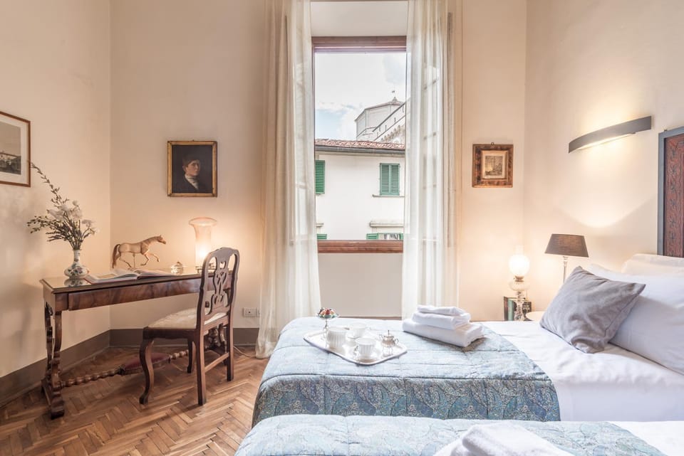 Photo of the whole room, Bedroom, City view, Landmark view