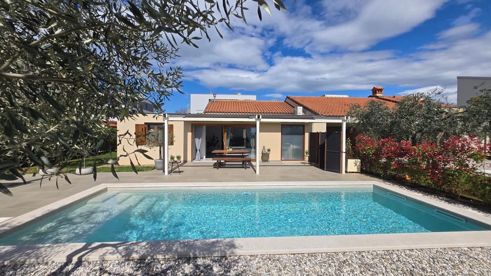 Property building, Swimming pool