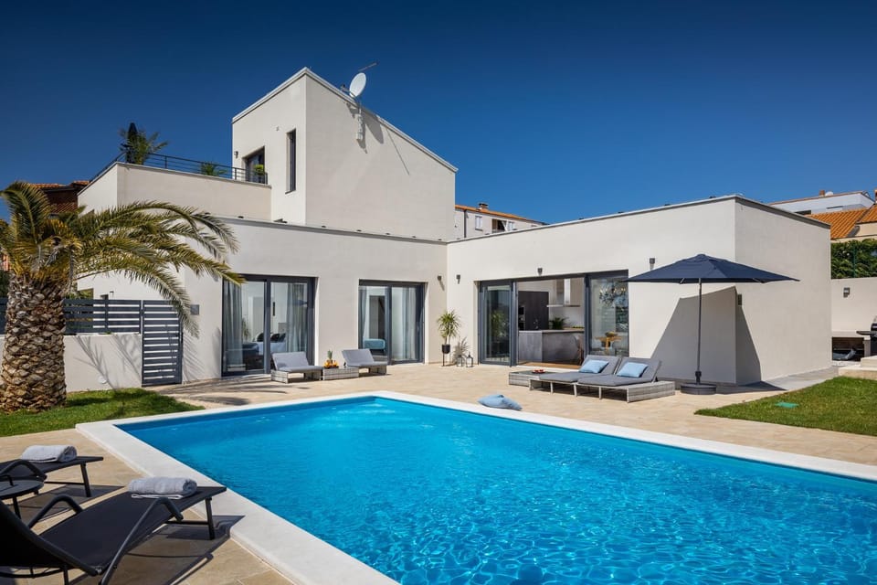 Property building, Swimming pool
