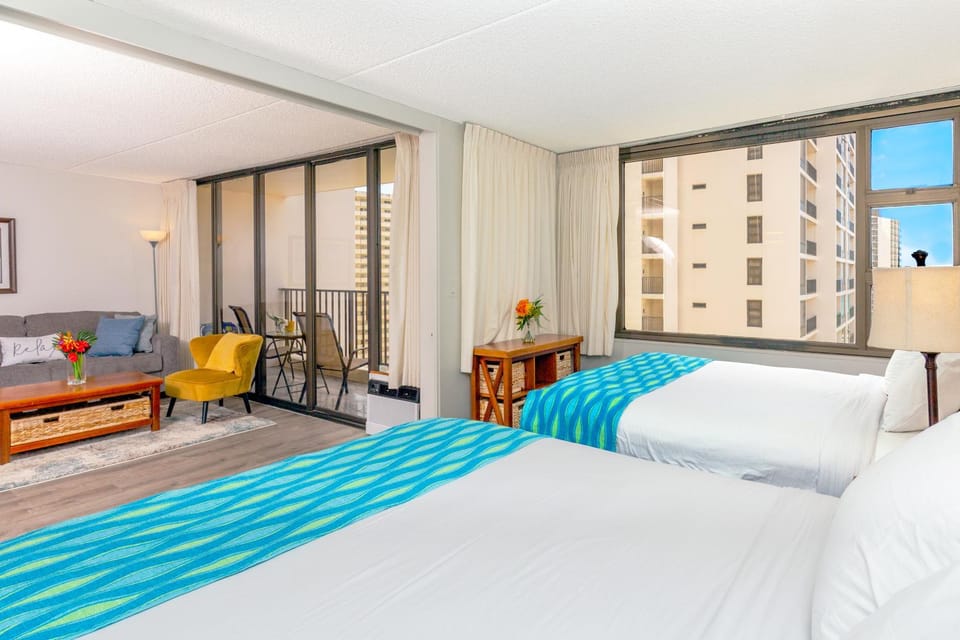 Bed, Living room, Photo of the whole room, Seating area, Bedroom