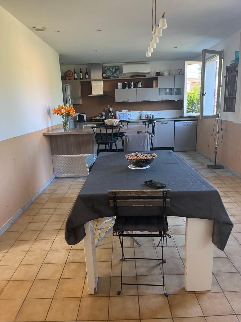 Kitchen or kitchenette, Dining area