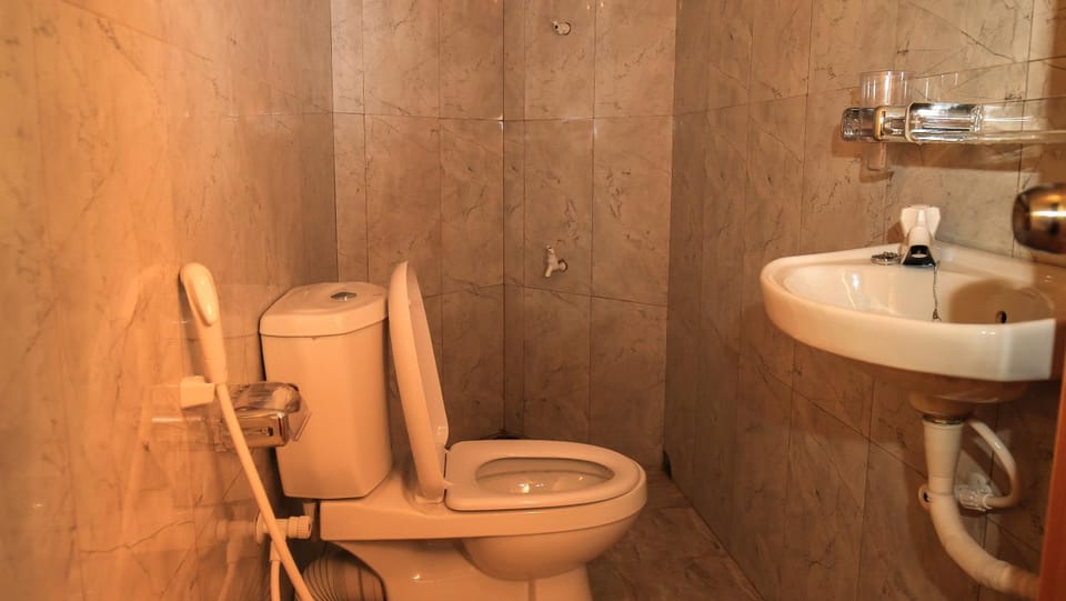 Toilet, bidet