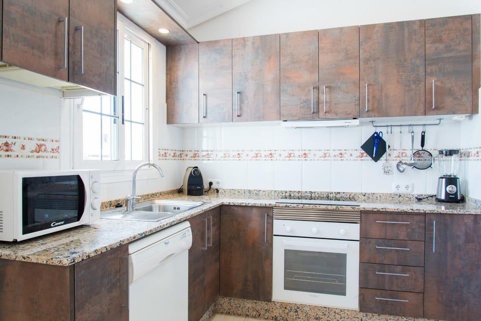 Coffee/tea facilities, Kitchen or kitchenette, dishwasher, minibar, pet friendly, stove