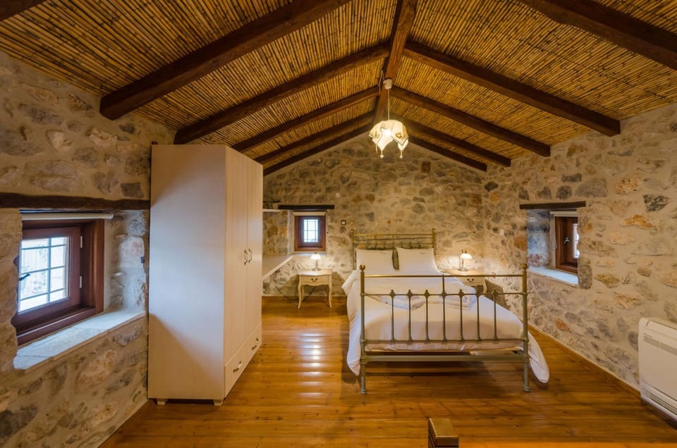 Ev Zin Folia Apartment in Leonidio
