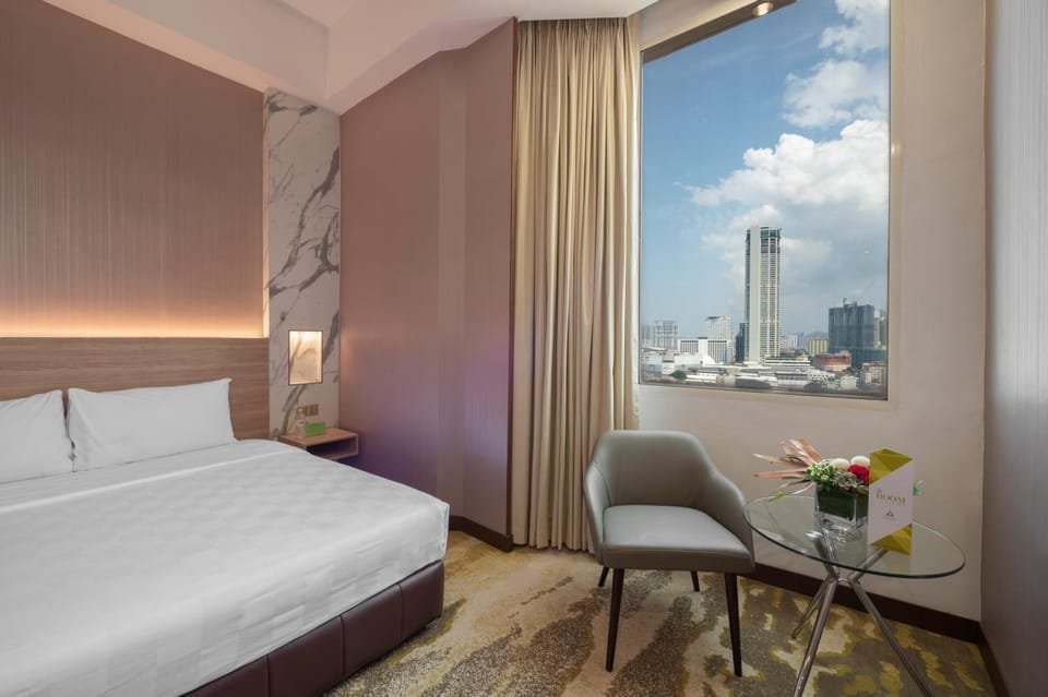 Bedroom, City view