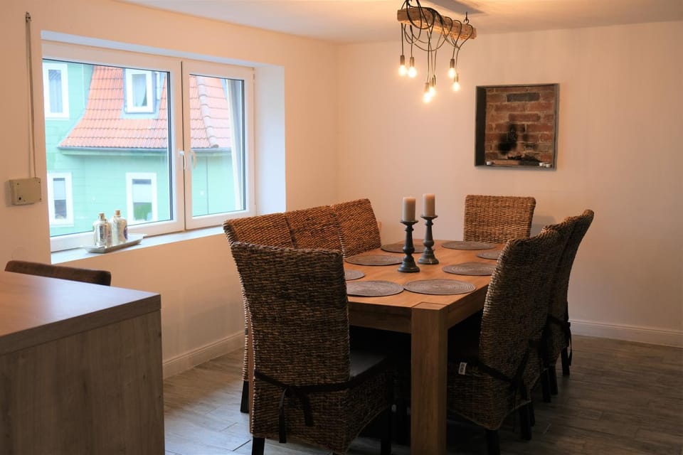 Seating area, Dining area