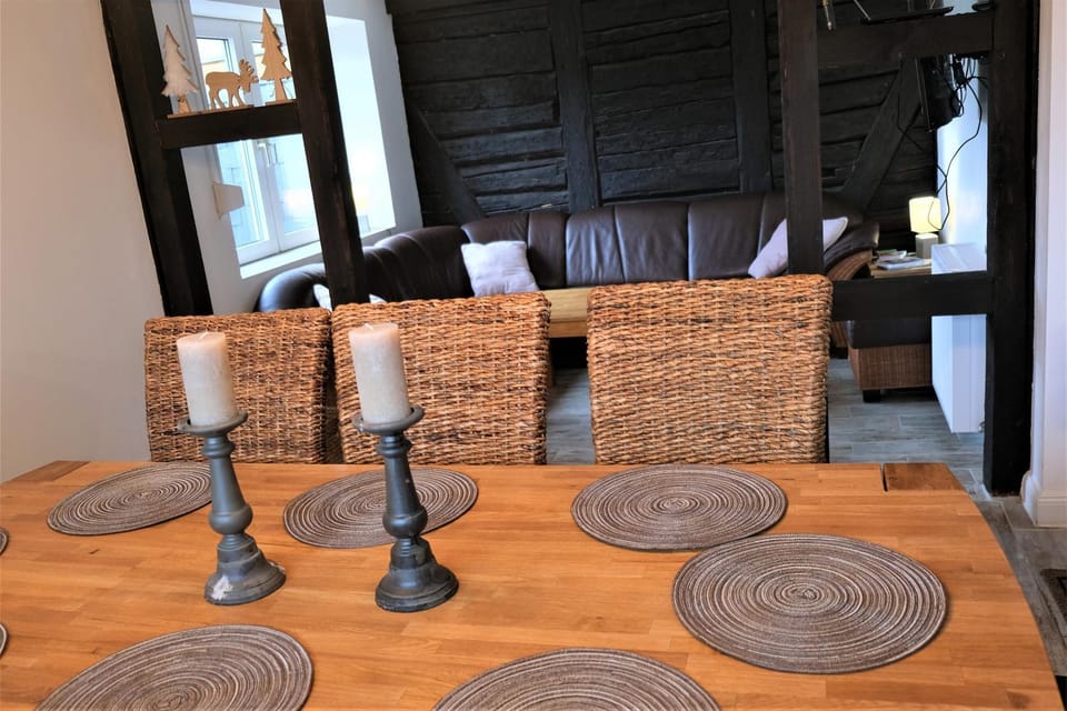 Seating area, Dining area
