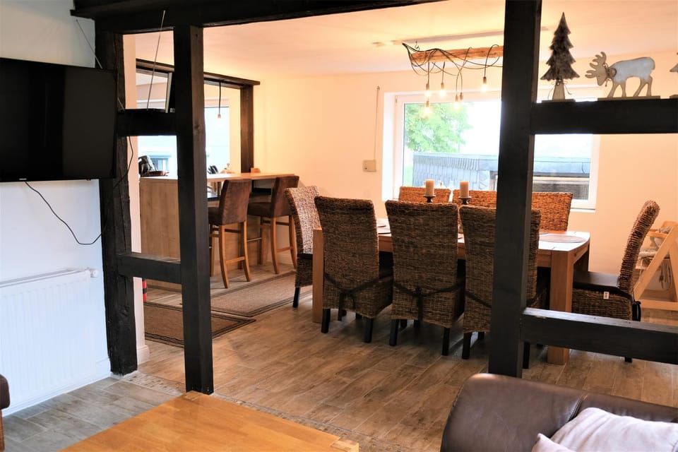 Seating area, Dining area