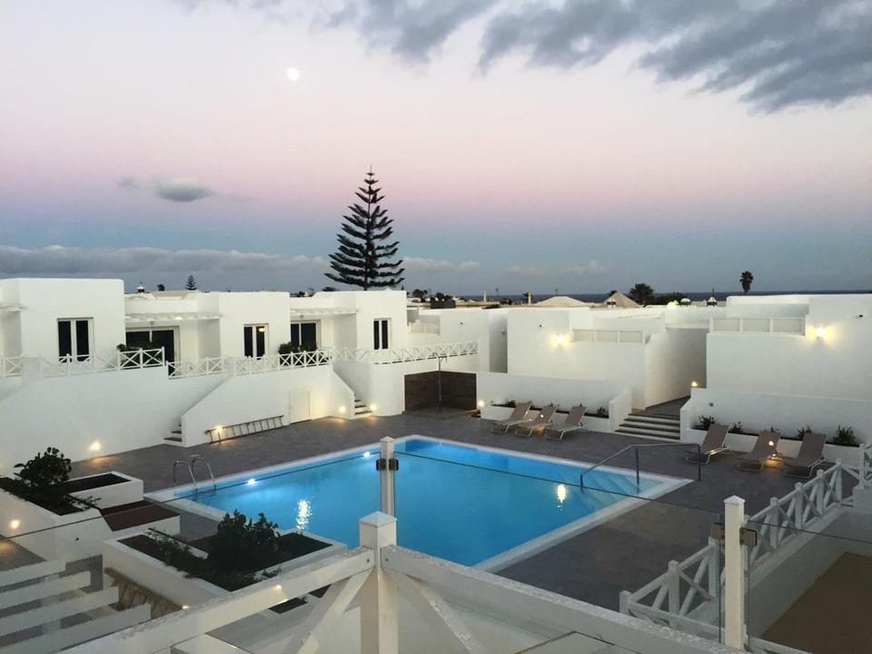 Photo of the whole room, Beach, On site, Swimming pool