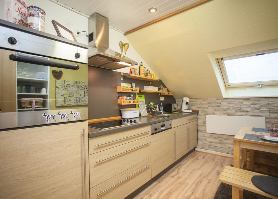Kitchen or kitchenette, Food, Alcoholic drinks, Non alcoholic drinks