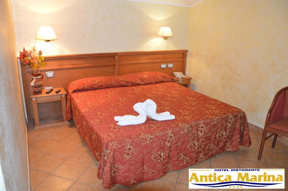 Photo of the whole room, Decorative detail, Decorative detail, Bedroom
