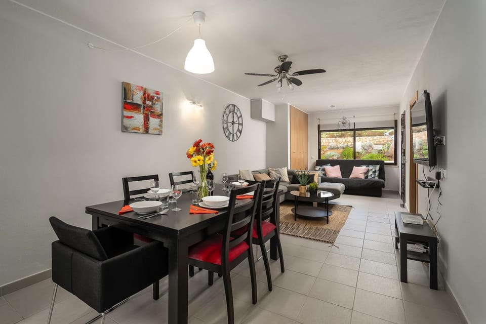 Living room, Dining area