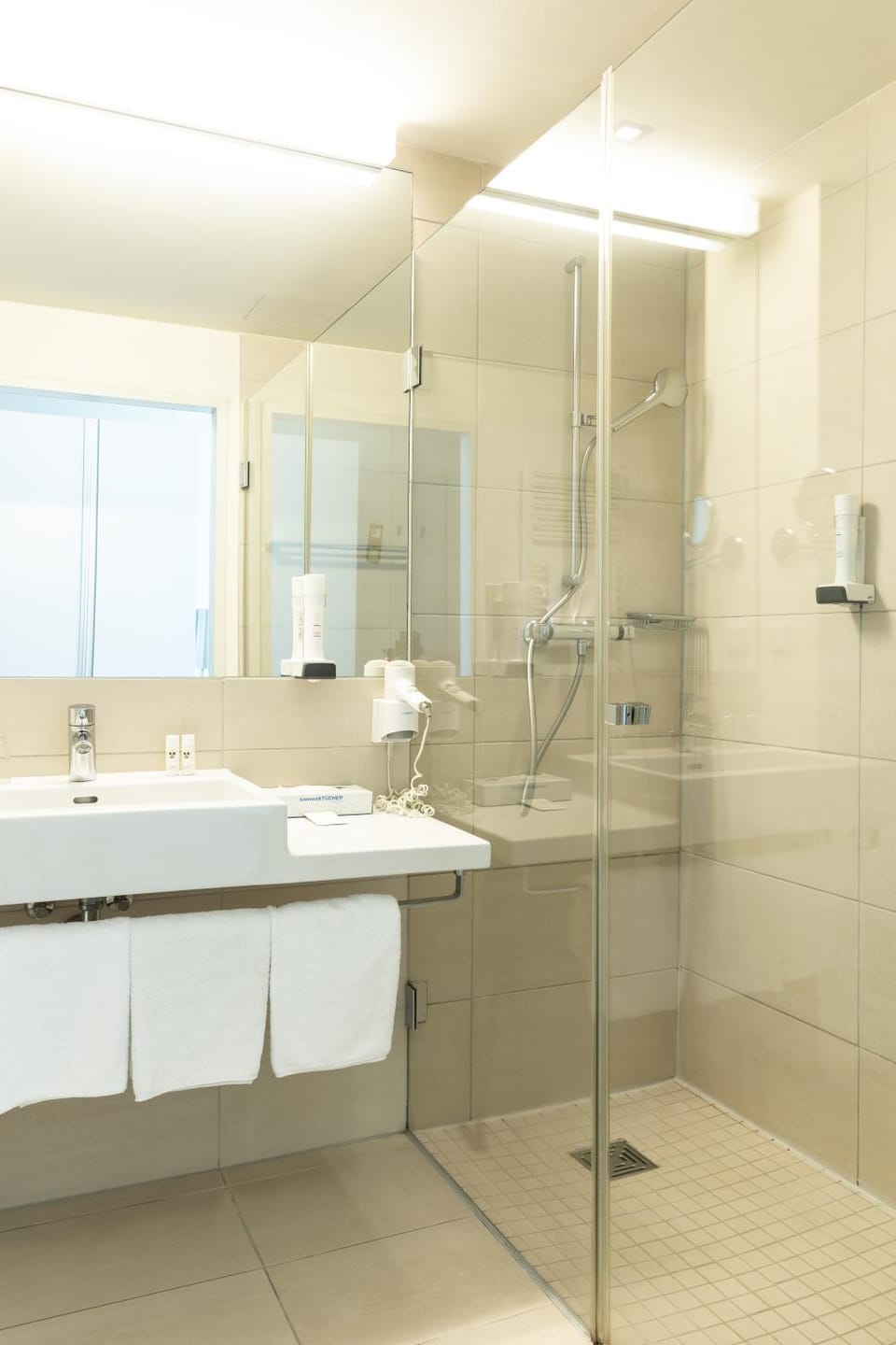 Shower, Bathroom, towels