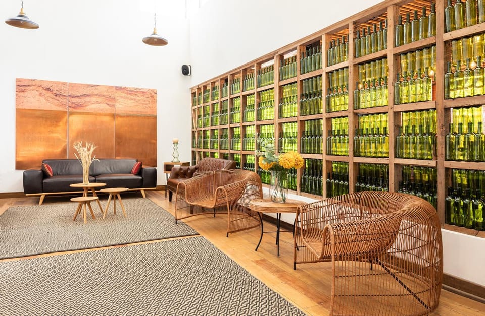 Living room, Lobby or reception, Lounge or bar, Seating area, Area and facilities